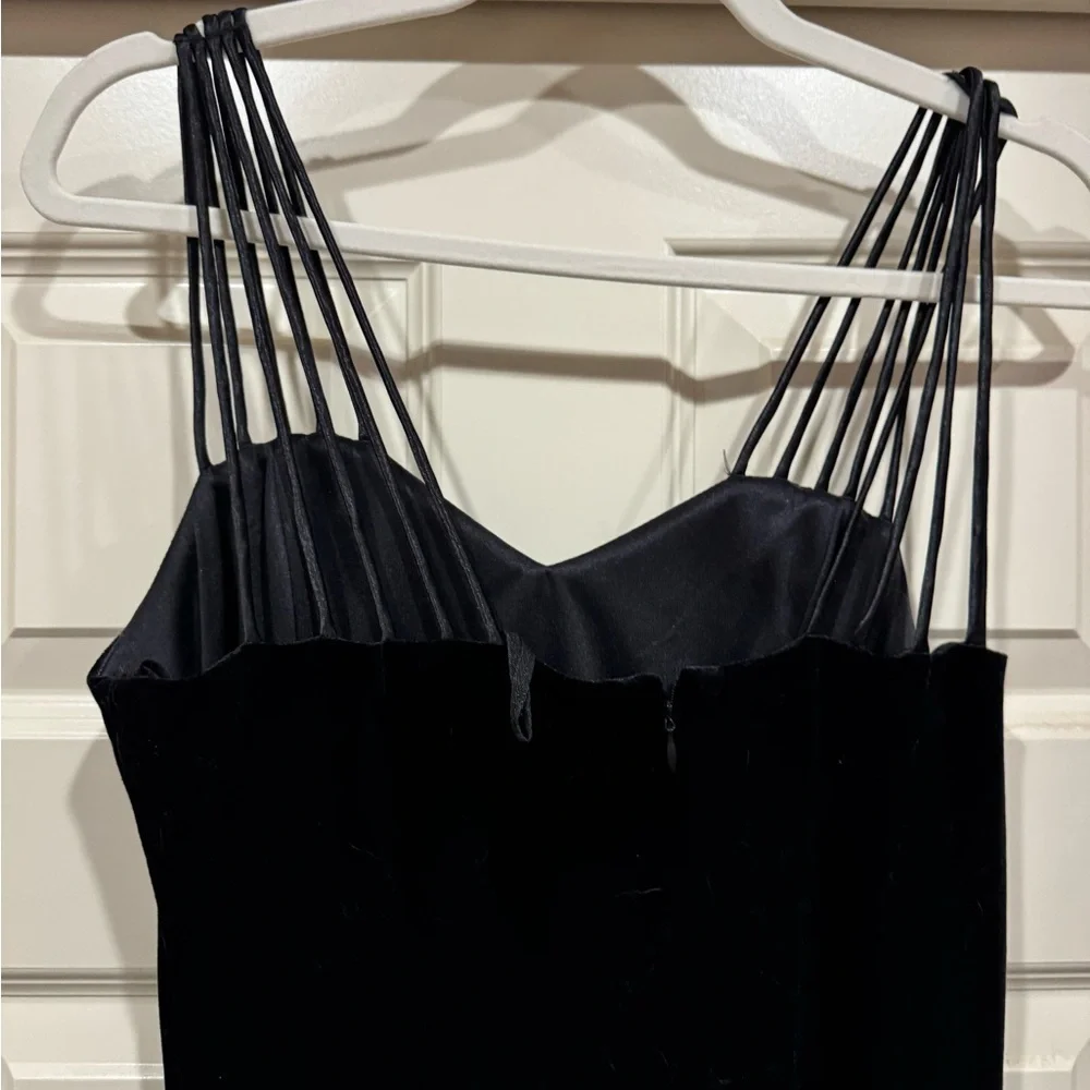 Vintage Chic Black Velvet Maxi Dress w Sheer the Shoulder Scarf. AlmostThyme - Picture 5 of 7